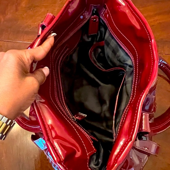 AUTHENTIC BURBERRY LARGE BURGUNDY PATENT LEATHER BAG WITH SHOULDER STRAP - Picture 10 of 14